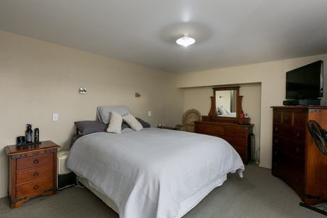 Photo of property in 17 Busby Hill, Havelock North, 4130