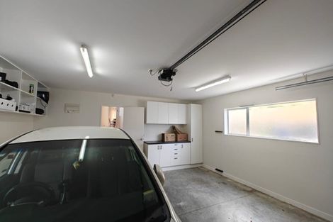 Photo of property in 31 Mandeville Place, Unsworth Heights, Auckland, 0632