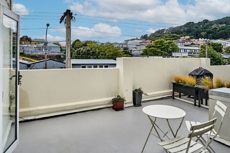 Photo of property in 4/24 Elizabeth Street, Mount Victoria, Wellington, 6011