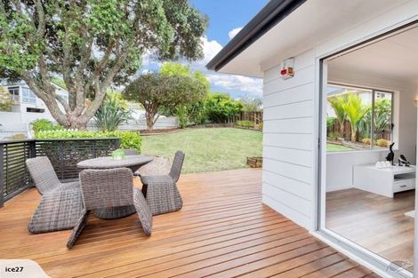 Photo of property in 12 Topliss Drive, Northcross, Auckland, 0632