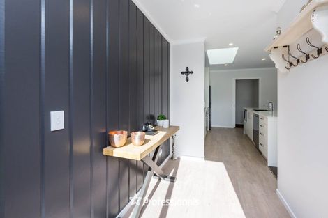 Photo of property in 5 Nikau Lane, Timberlea, Upper Hutt, 5018