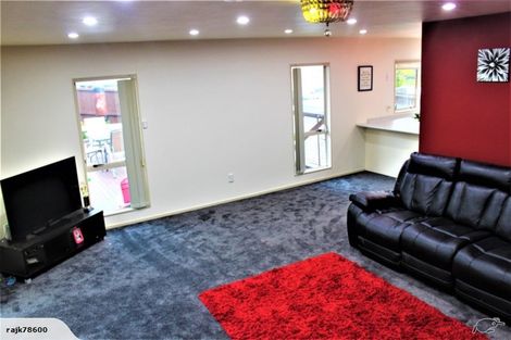 Photo of property in 1/49 Sungrove Rise, Sunnyvale, Auckland, 0612