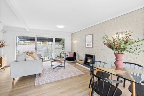 Photo of property in 1/1a Margaret Place, Milford, Auckland, 0620