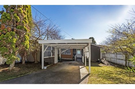 Photo of property in 2/309 Wairau Road, Totara Vale, Auckland, 0627