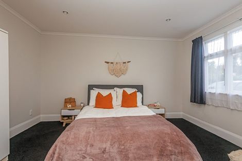 Photo of property in 11 Shamrock Street, Takaro, Palmerston North, 4412