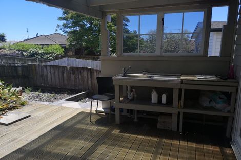 Photo of property in 7a Lyttelton Avenue, Forrest Hill, Auckland, 0620