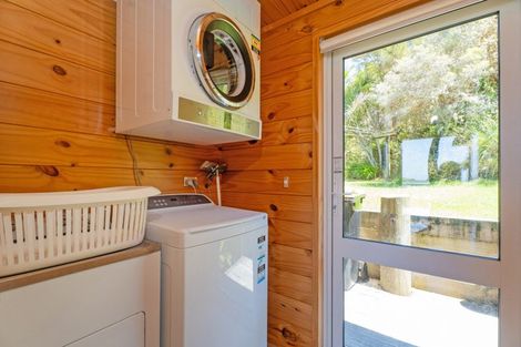 Photo of property in 92 Hahei Beach Road, Hahei, Whitianga, 3591