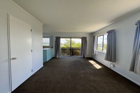 Photo of property in 14a Warrington Grove, Newlands, Wellington, 6037