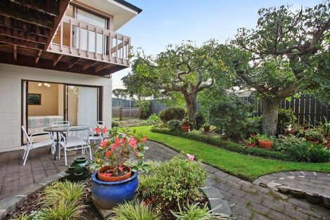 Photo of property in 5 Essington Place, Half Moon Bay, Auckland, 2012