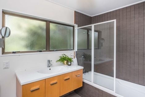 Photo of property in 9 Hona Street, Waikanae Beach, Waikanae, 5036