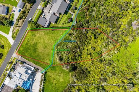 Photo of property in 127 Roberts Road, Matakatia, Whangaparaoa, 0930