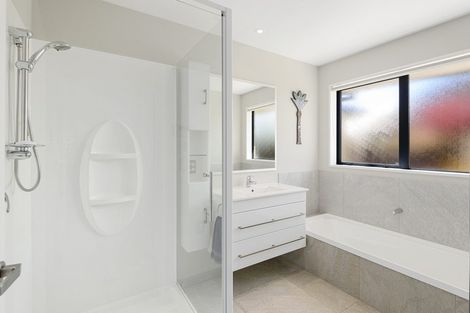 Photo of property in 15 Six Silvers Avenue, Halswell, Christchurch, 8025