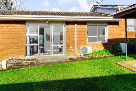 Photo of property in 3/11 Alston Avenue, Kelston, Auckland, 0602