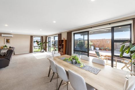 Photo of property in 7 Medallion Court, Kelvin Grove, Palmerston North, 4414