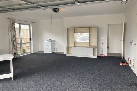 Photo of property in 37 Mettam Drive, Swanson, Auckland, 0614