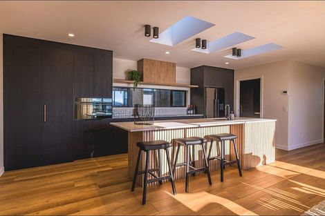 Photo of property in 37 Ruapehu Street, Paraparaumu, 5032
