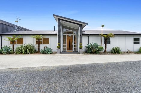 Photo of property in 51 Waikawa Beach Road, Manakau, Levin, 5573
