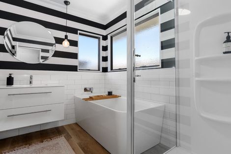 Photo of property in 20 Seaview Road, Otumoetai, Tauranga, 3110