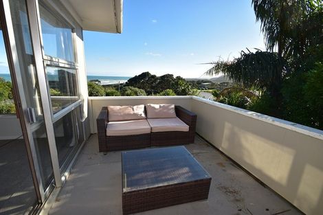 Photo of property in 24 Domain Crescent, Muriwai, Waimauku, 0881