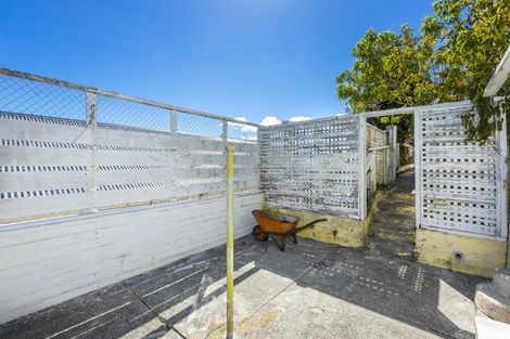 Photo of property in 17 Beacon Hill Road, Strathmore Park, Wellington, 6022