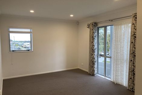 Photo of property in 37 Mettam Drive, Swanson, Auckland, 0614