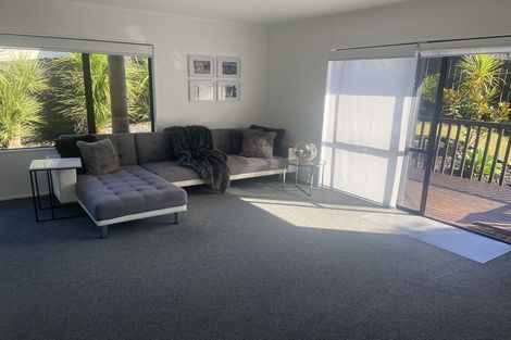Photo of property in 2/15 Valecrest Place, Bayview, Auckland, 0629