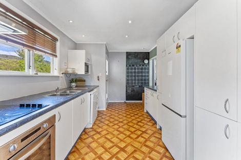 Photo of property in 52 Bird Grove, Stokes Valley, Lower Hutt, 5019