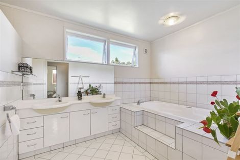 Photo of property in 98 Hillcrest Avenue, Hillcrest, Auckland, 0627
