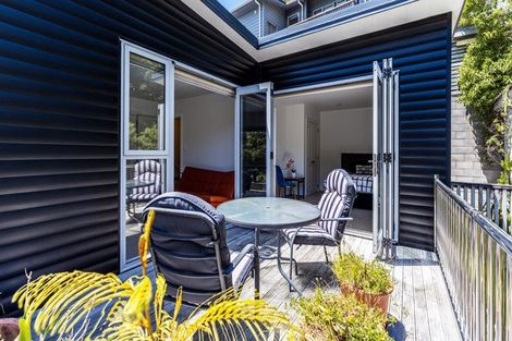 Photo of property in 2/17 Blackbridge Road, Wadestown, Wellington, 6012