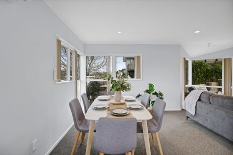 Photo of property in 10 Fairview Place, Westown, New Plymouth, 4310