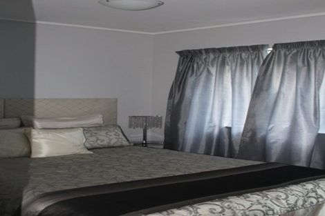 Photo of property in 1/17 Kupari Place, Totara Vale, Auckland, 0629