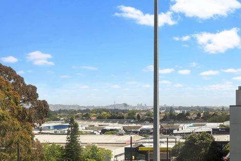 Photo of property in Twin Towers, 811/17 Putney Way, Manukau, Auckland, 2104