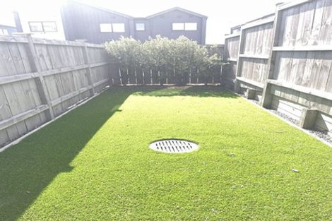 Photo of property in 8 Rauriki Lane, Rosehill, Papakura, 2113