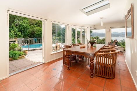 Photo of property in 46 Fortification Road, Karaka Bays, Wellington, 6022