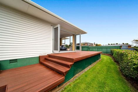 Photo of property in 43 Nevada Drive, Merrilands, New Plymouth, 4312