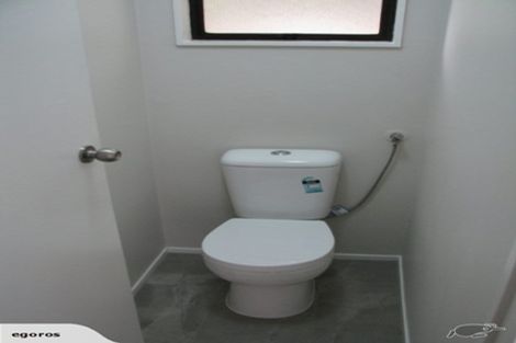 Photo of property in 2/110 Edmonton Road, Henderson, Auckland, 0612