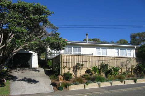 Photo of property in 17 Kahikatea Grove, Paparangi, Wellington, 6037