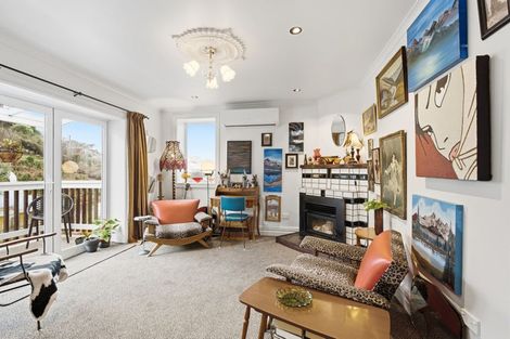 Photo of property in 47 Hawkhurst Road, Lyttelton, 8082