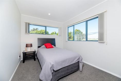 Photo of property in 3 Opal Close, Rosedale, Auckland, 0632