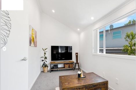 Photo of property in 2/19 Limmer Place, Browns Bay, Auckland, 0632
