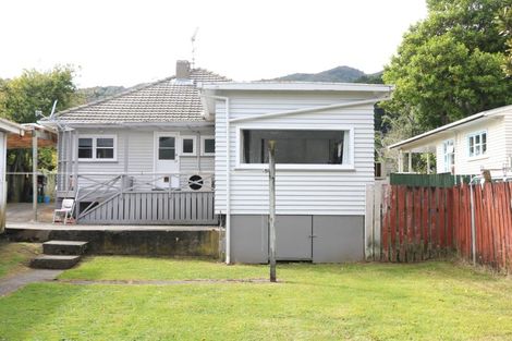 Photo of property in 396 Stokes Valley Road, Stokes Valley, Lower Hutt, 5019