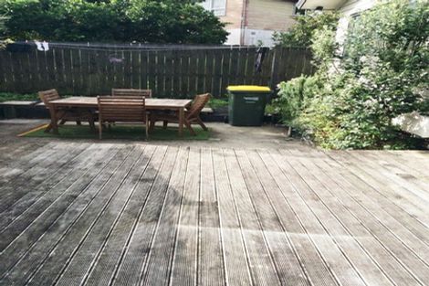 Photo of property in 14 Buisson Glade, West Harbour, Auckland, 0618