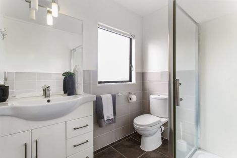 Photo of property in 1/19 Bond Crescent, Forrest Hill, Auckland, 0620