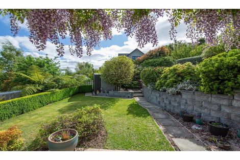 Photo of property in 29 Highcrest Heights, Westmorland, Christchurch, 8025