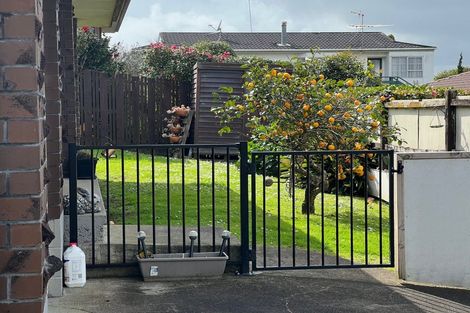 Photo of property in 2/40 Gills Avenue, Papakura, 2110