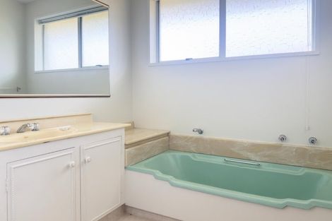 Photo of property in 4 Hawkswood Place, Avonhead, Christchurch, 8042