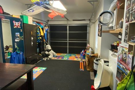 Photo of property in 57 Becker Drive, Weymouth, Auckland, 2103