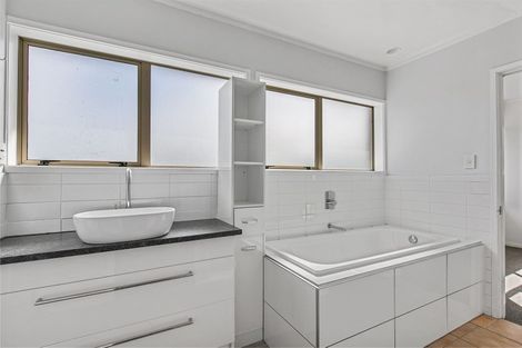 Photo of property in 84 Hetherington Road, Ranui, Auckland, 0612