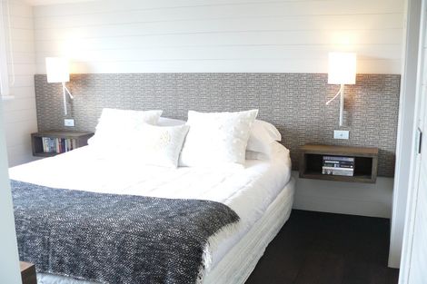 Photo of property in 20 Seabreeze Road, Narrow Neck, Auckland, 0624