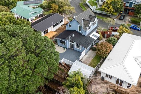 Photo of property in 15 Carlton Terrace, Westown, New Plymouth, 4310